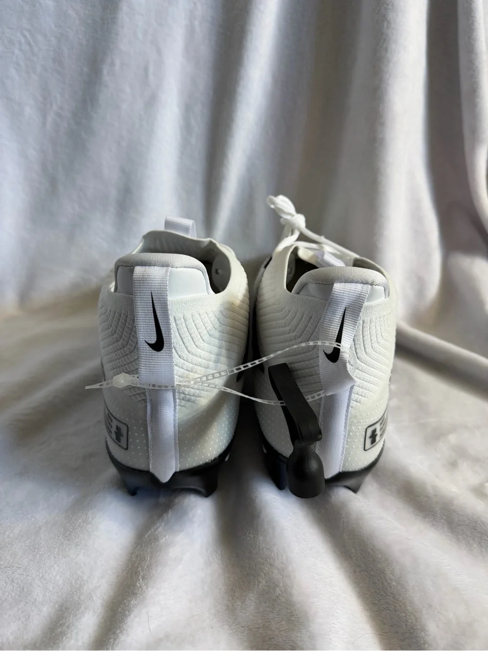 Nike Alpha Menace Elite 4 White Black HF4550-100 Football Cleats Size 16 New